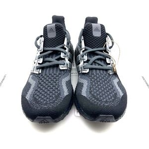 NIB Adidas Men’s Ultra Boost 5.0 DNA Black & Gray Sneakers Boost Midsole Size 7